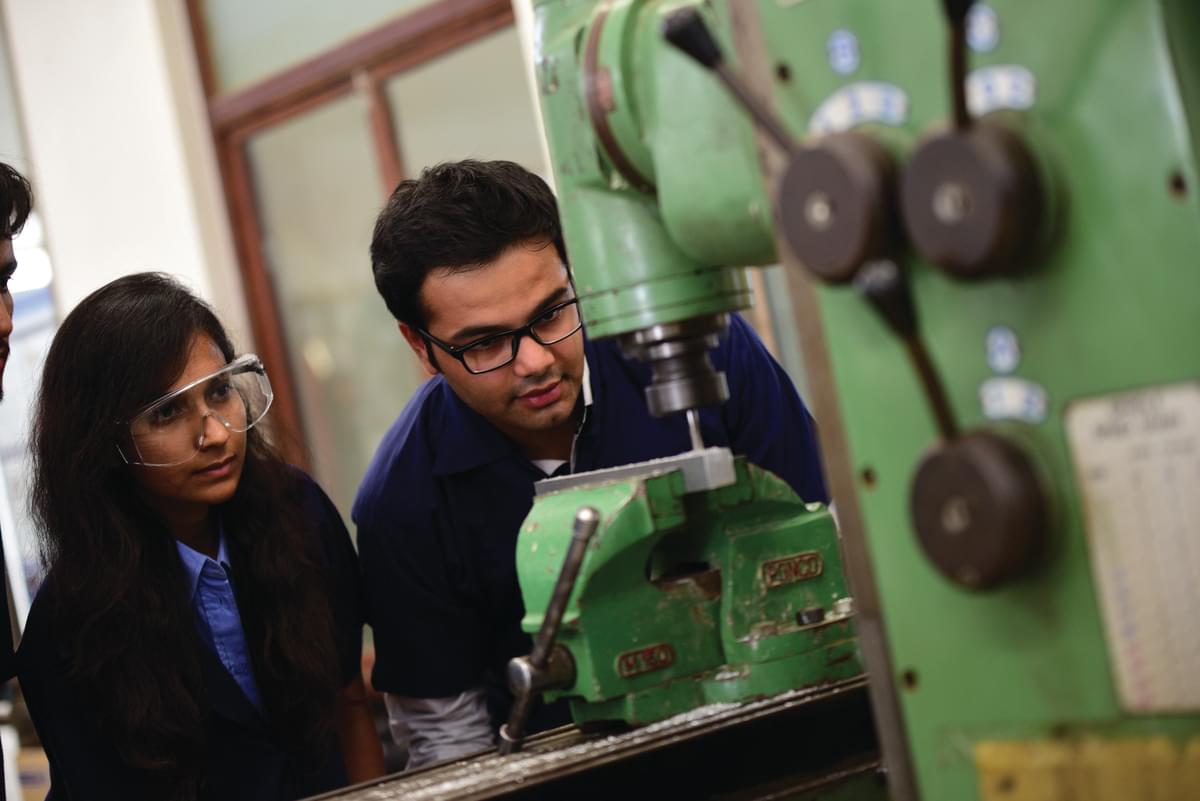 PDEU Laboratory photo 10